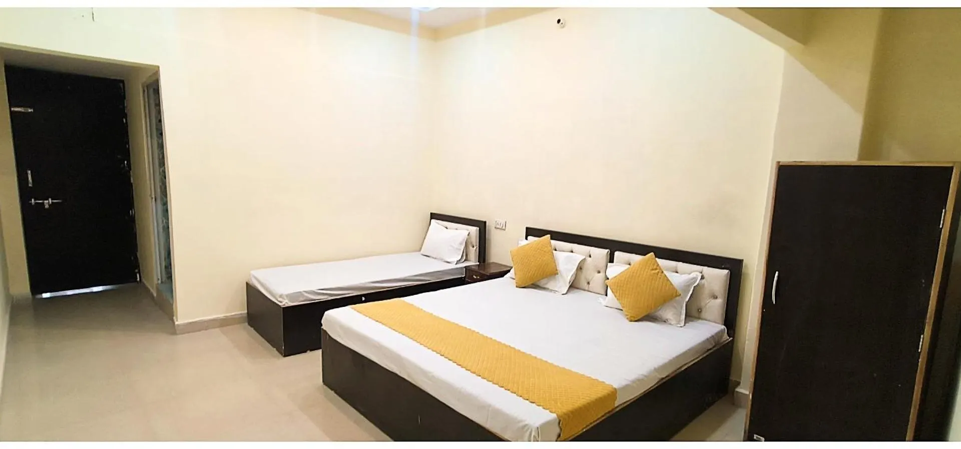 Varanasi Hotel Shri Kashi# Rameshwaram Paying- Near Vishwanath Temple -Free Parking And Wi-Fi Available- A Premium Hotel In Varanasi