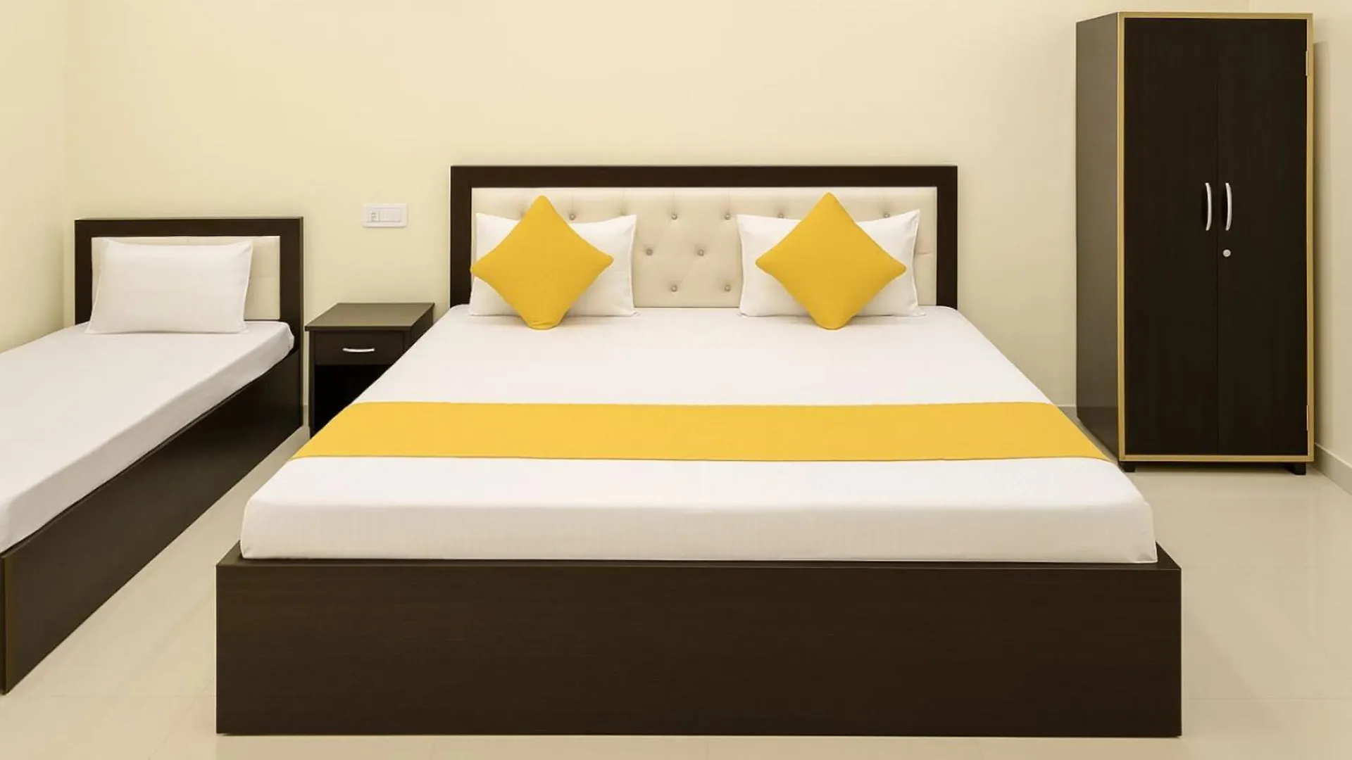 Varanasi Hotel Shri Kashi# Rameshwaram Paying- Near Vishwanath Temple -Free Parking And Wi-Fi Available- A Premium Hotel In Varanasi 4*,  India